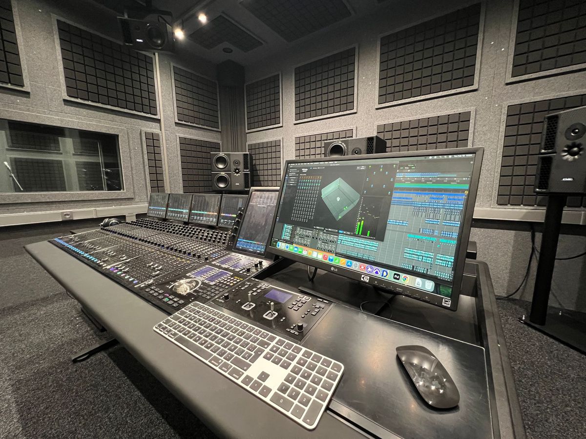 El cuartel de Artillería de Murcia confía en Datos Media y Soundware Media  para la integración de un nuevo estudio de…
